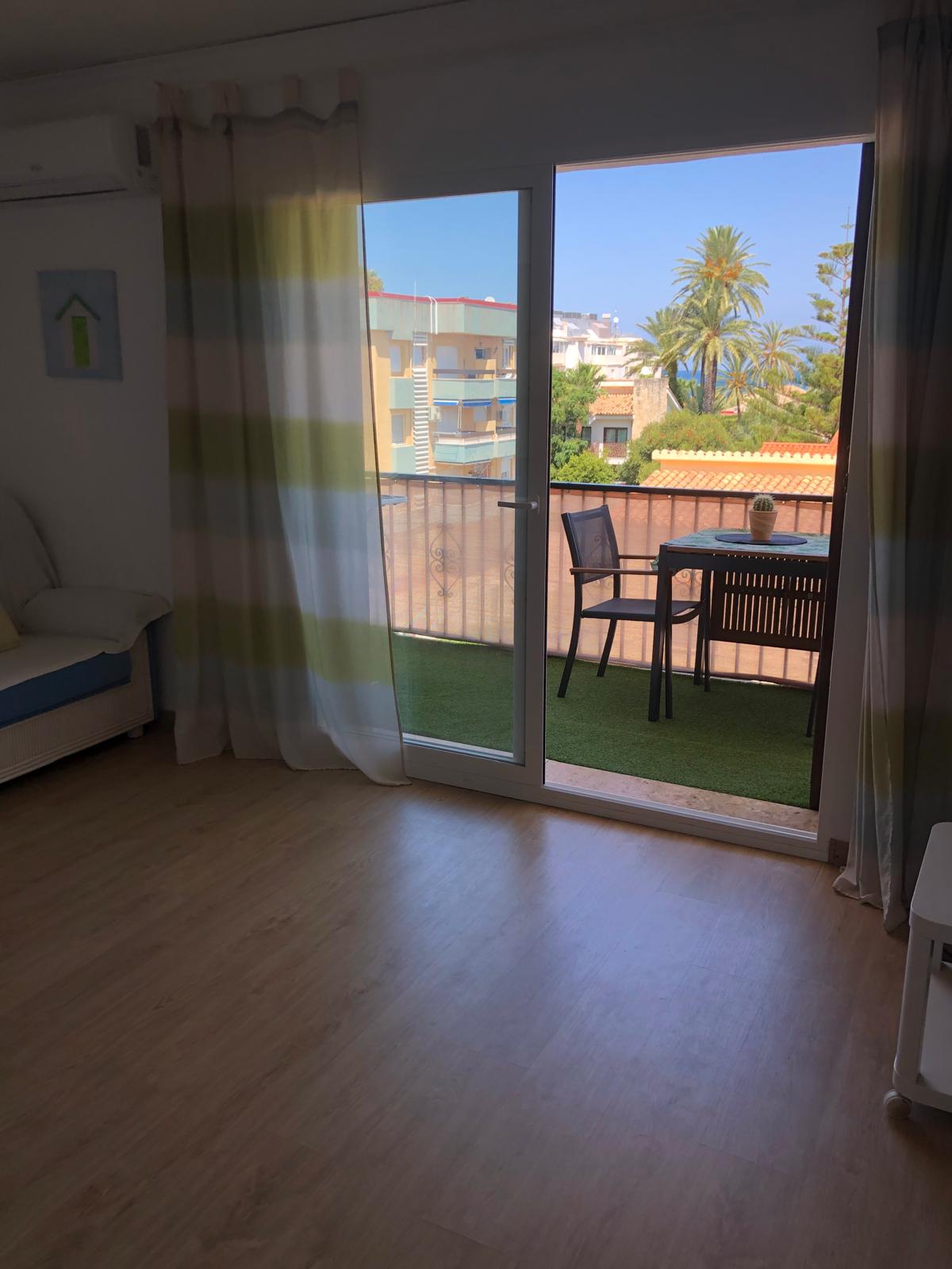 Apartamento tipo ático en tercera y última planta con vistas al mar. - 4