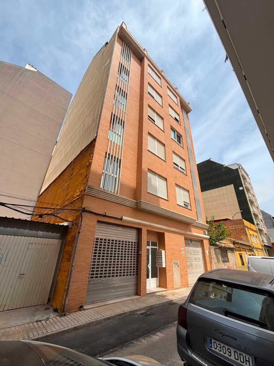 Piso céntrico y funcional a un paso de todo tipo de servicios en edificio de reciente construcción.