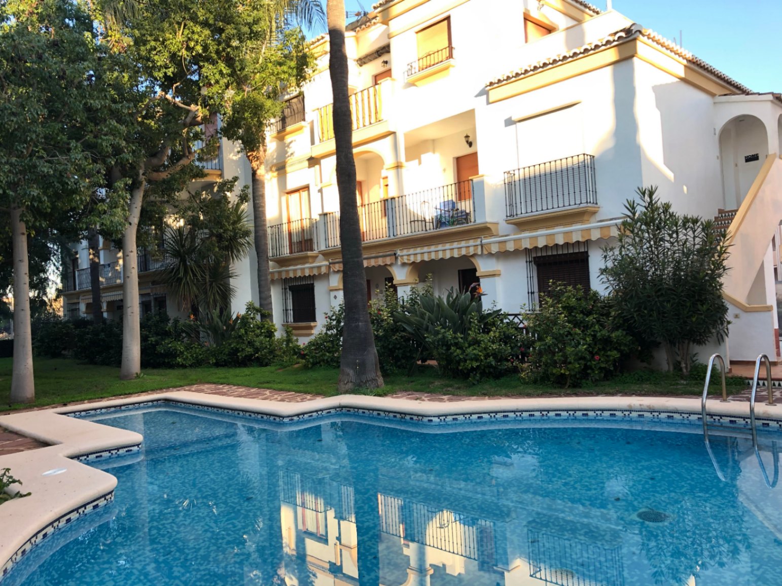 AP-D-0064 - Apartamento en bonita  urbanización en la playa de Las Marinas