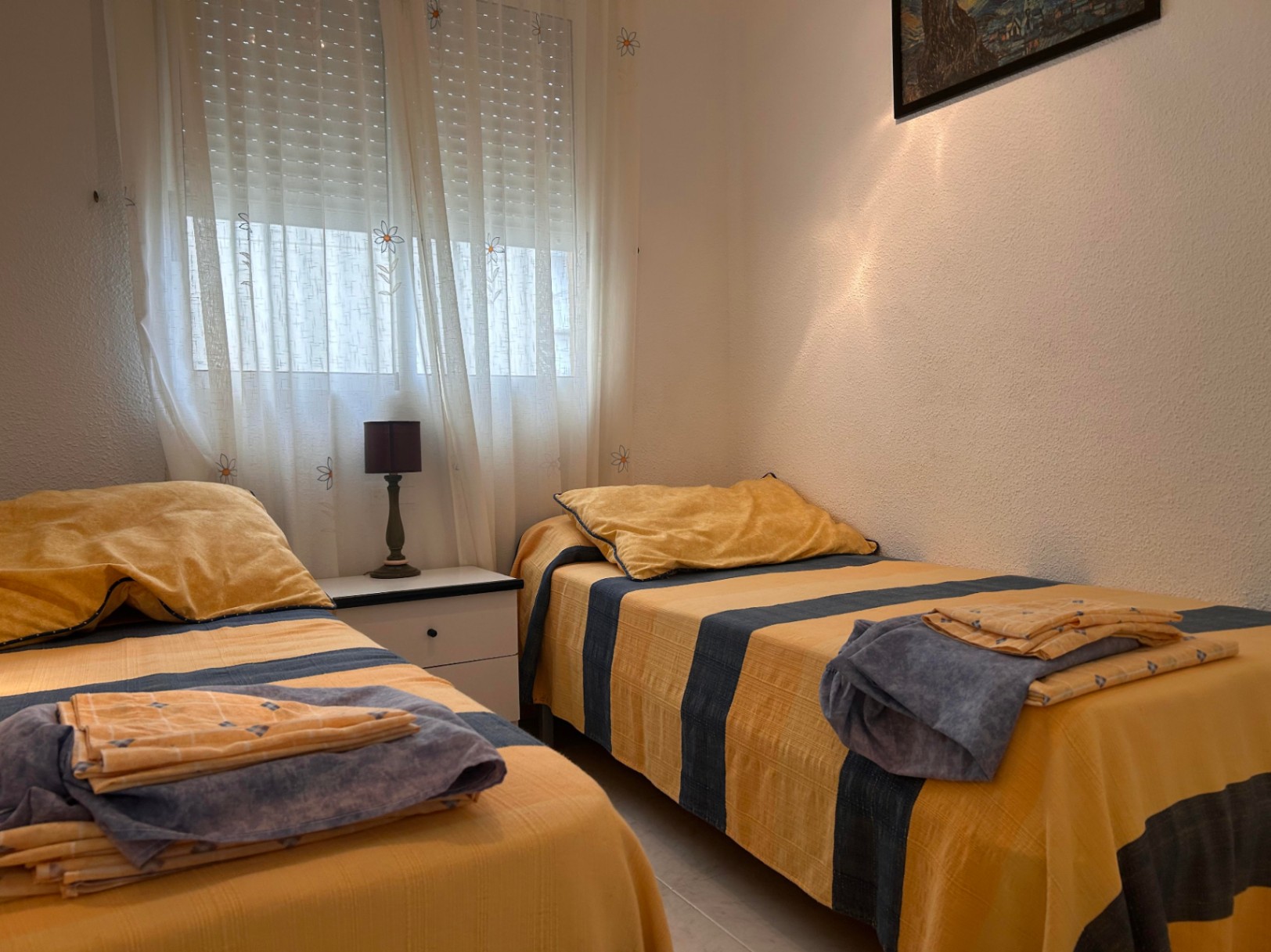 Apartamento de tres dormitorios en urbanización de playa de Dénia.