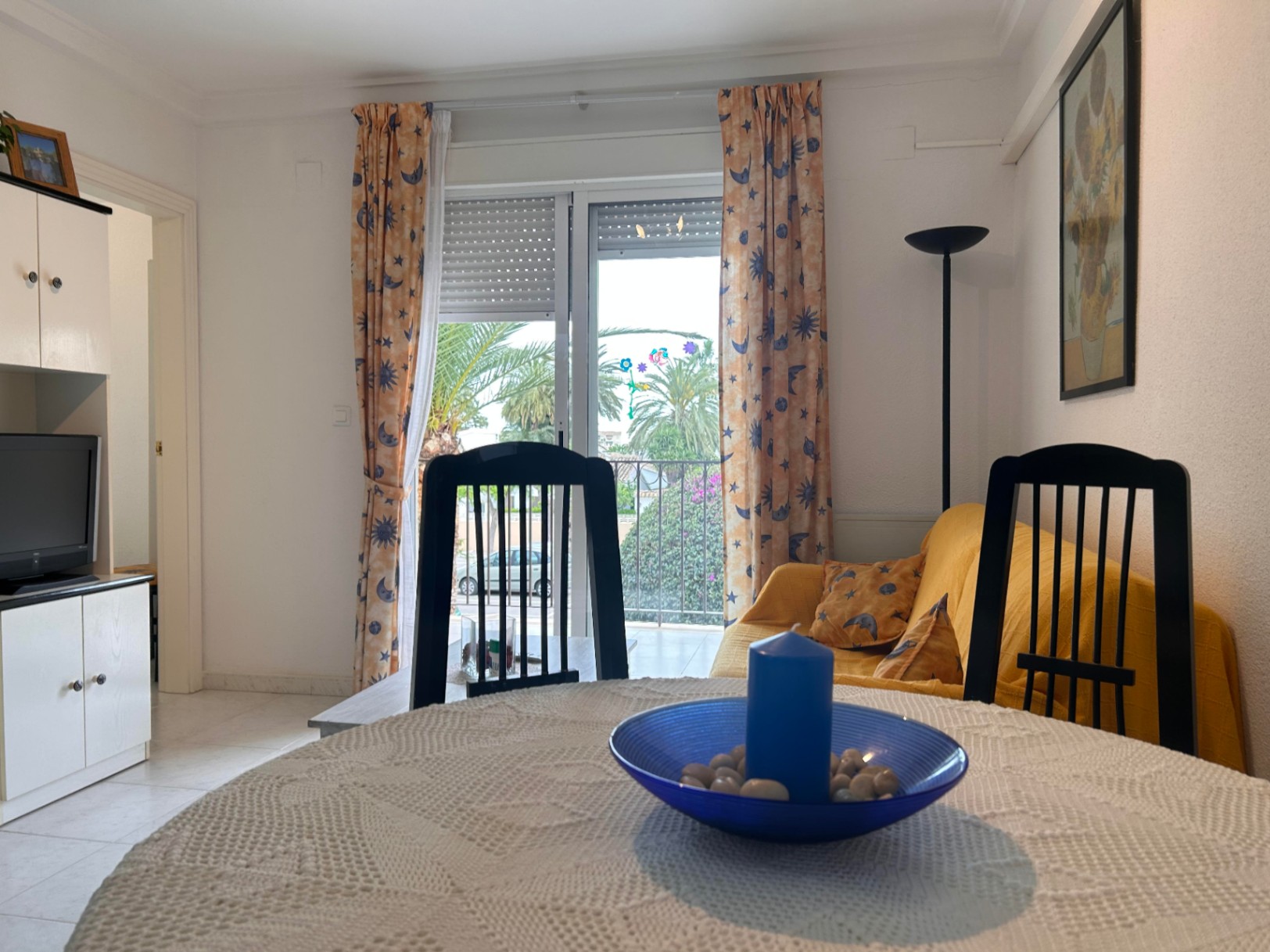 Apartamento de tres dormitorios en urbanización de playa de Dénia.